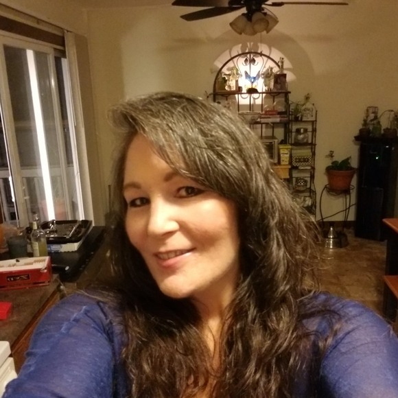 Meet your Posher, Tiffany - Picture 1 of 1